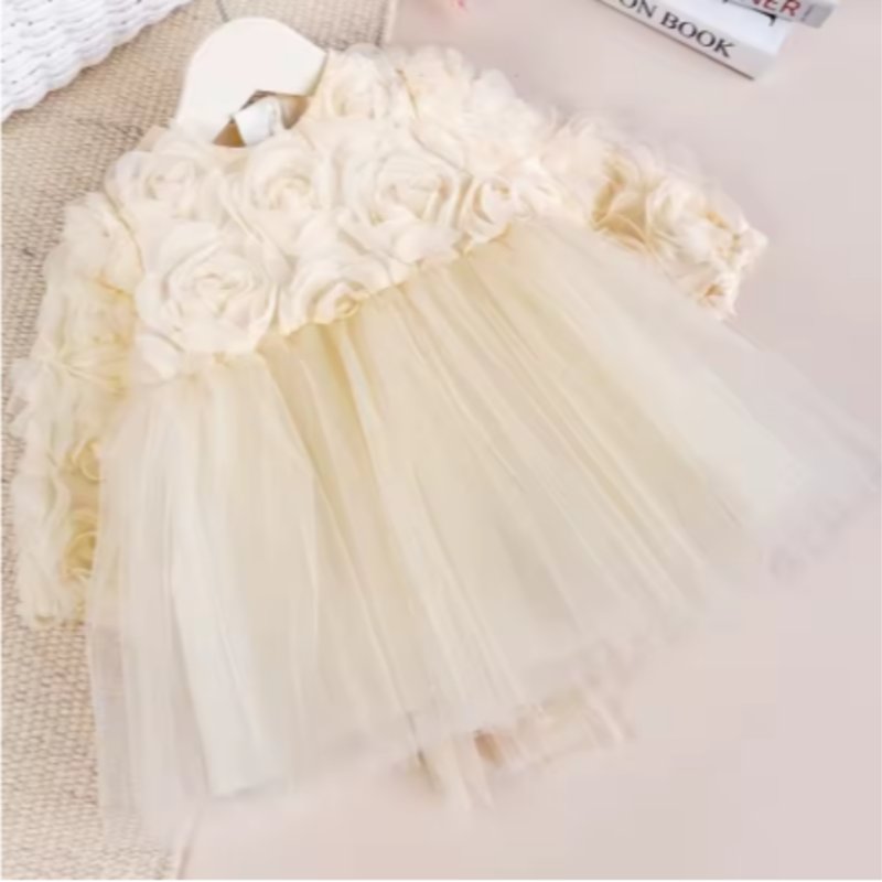 שמלה מהממת בגדול לאירוע או לתחפושת לילדה בת 3
צירפתי תמונה מאליאקספרס (של הילדה) הצבע הוא לא לבן אלא בז'
צריך קצת להצר שרוולים לדעתי כדי שיעמוד יפה על הגוף, מושלם לא צריך תחתיות.