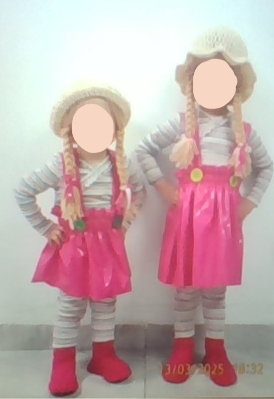 תחפושת מהממת הכוללת:
מכנס וחולצה פסים, שמלה לבובה, גרביים (שמתי מעל לנעליים) וכובע צמות
לפרטים: c0533106282@gmail.com