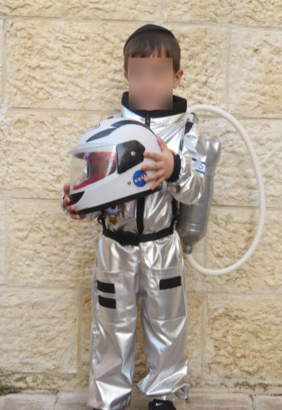תחפושת אסטרונאוט
מתאימה לגיל 4-5
כולל בגד + קסדה