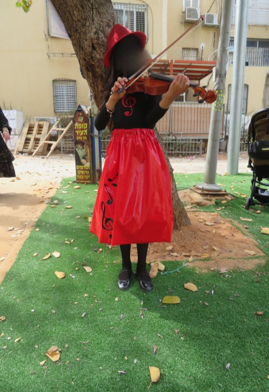 למכירה תחפושת מנגנת מתוקה ממש
מידה 8-10