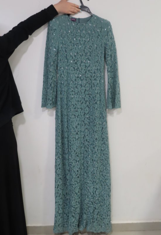 מהקולקציה האחרונה של רחל סיטבון! מידה 36(מידות גדולות,תואם 38 לפחות).להשכרה 350 שח. למכירה 600 שח.שמלה מעלפת! יושבת מושלם על הגוף!גזרה צרה שמתאימה גם להריון! מאלעד.