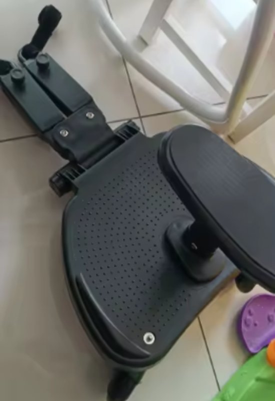 טרמפיסט מעולה! היה בשימוש פעמים בודדות, נקנה ב130 שקל, נמכר ב90 שקל, עקב חוסר שימוש וחוסר מקום:)
גלגלי סיליקון, נוסע מצוין, ונח מאוד לילד, מומלץ!