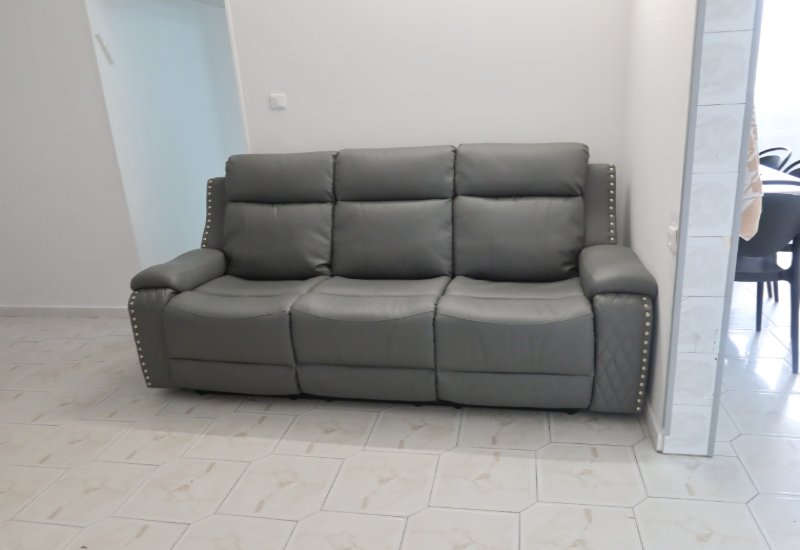 למכירה ספה אפורה 3 מושבים מהניילונים,
נמכרת עקב אי התאמה בגודל
ספה מטורפת...ממש יפה וגדולה
כל הקודמת זוכה!!!!
0556700467
