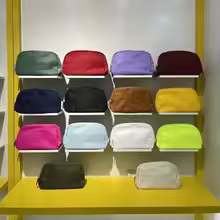 פאוצ' לולולמן עם לוגו